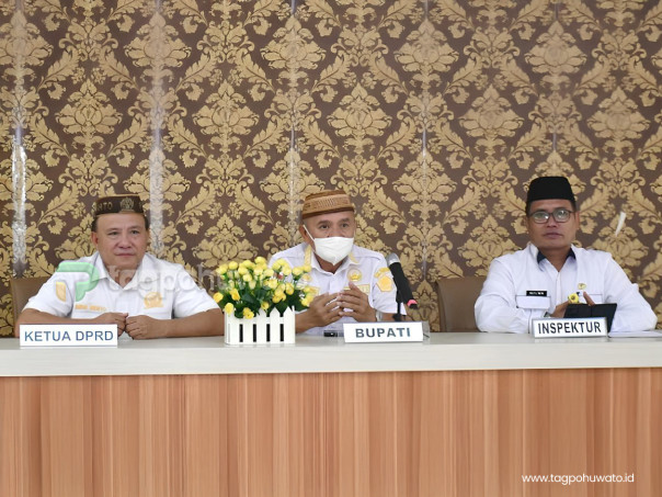 Ketua DPRD Bersama Bupati Pohuwato pada saat menghadiri peluncuran IKPD MCP. (Foto : Istimewa)