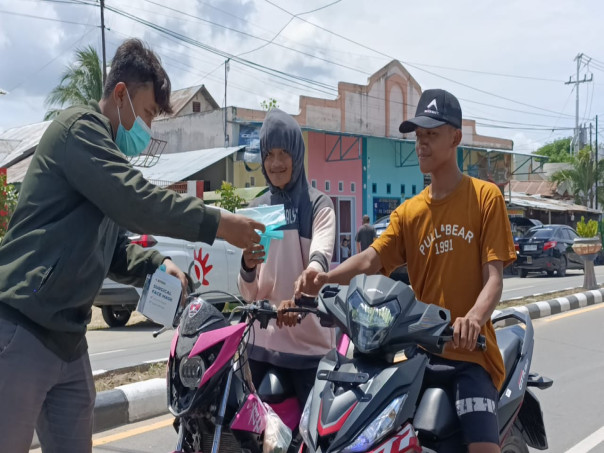 Pembagian Masker Kepada Pengendara. Fotodok : AJP