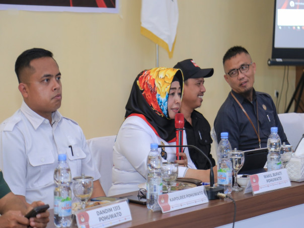 Wabup Suharsi Igirisa pada rapat koordinasi Pilkada Pohuwato 2024. Foto : Abd Razak