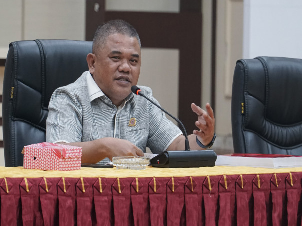 Ketua DPRD Nasir Giasi Saat Memberikan Sambutan Pada Rapat Pembahasan LKPJ 2023. Foto Tagpohuwato