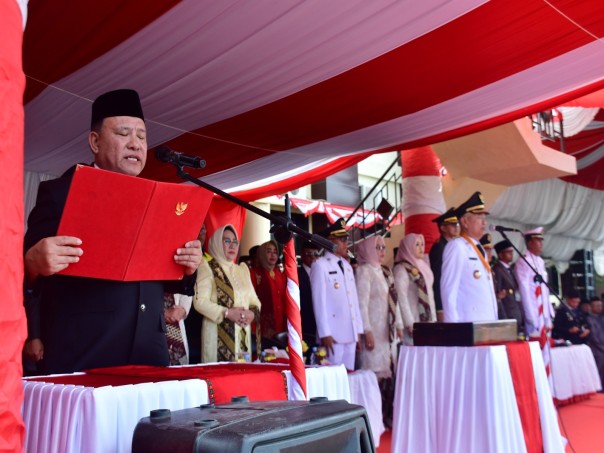 Ketua DPRD Pohuwato Bacakan Teks Proklamasi pada Upacara HUT ke-81 RI di Polres Pohuwato