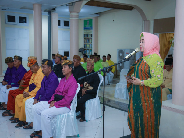 Wabup Suharsi Saat Memberi Sambutan Pada Prosesi Tonggeyamo di Rujab Bupati Pohuwato. Foto : Iwan Karim